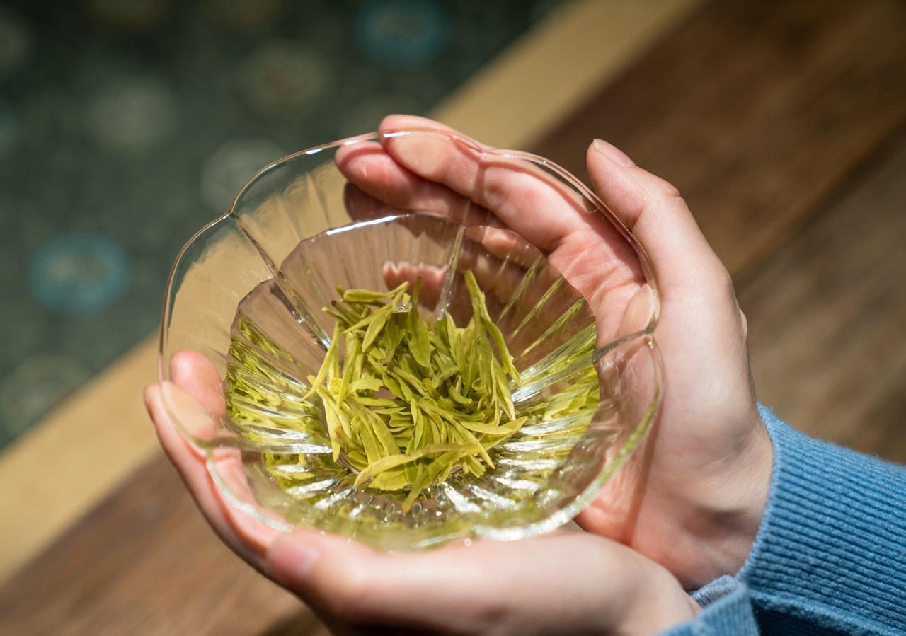 Longjing Tea Benefits: Top 6 Reasons to Enjoy This Legendary Brew - Teaisle